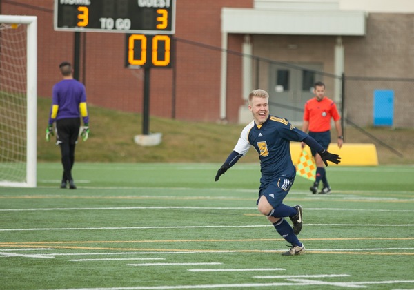 Huskies Beat Thunder 4-0, Advance to Final