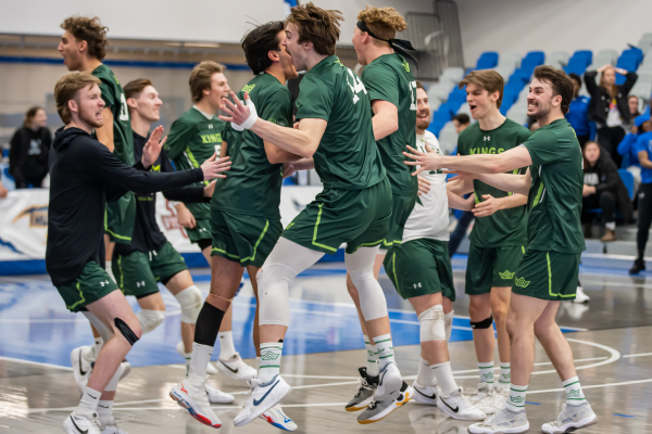 Kings power past Huskies to return to championship final