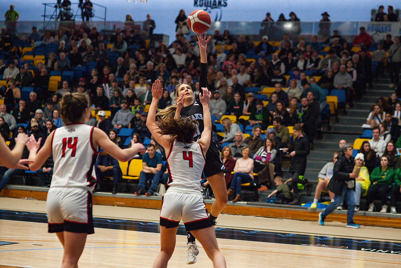 Defense makes the difference in Augustana&rsquo;s 65-57 win over Lethbridge College