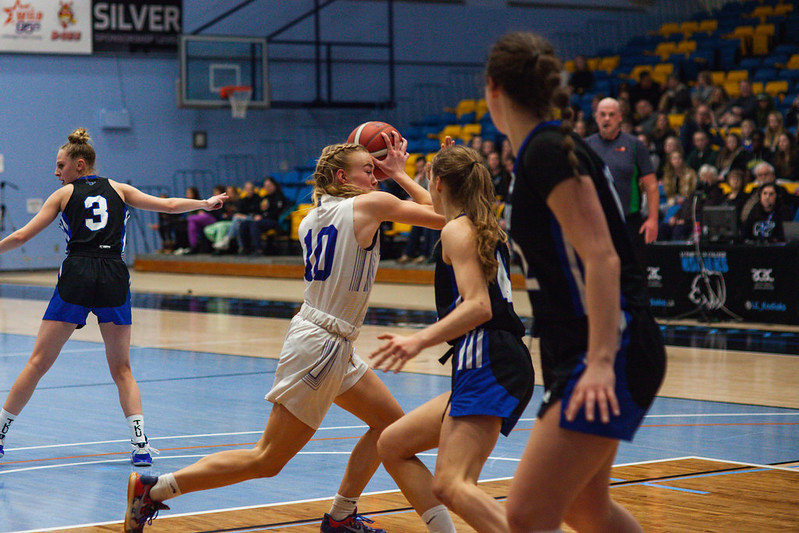 South top seed, St.Mary&rsquo;s University, edges past The King&rsquo;s University 78-73